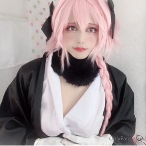 日本伪娘coser-momo作品集：22个视频，10G资源，骑兵模样，女装大佬